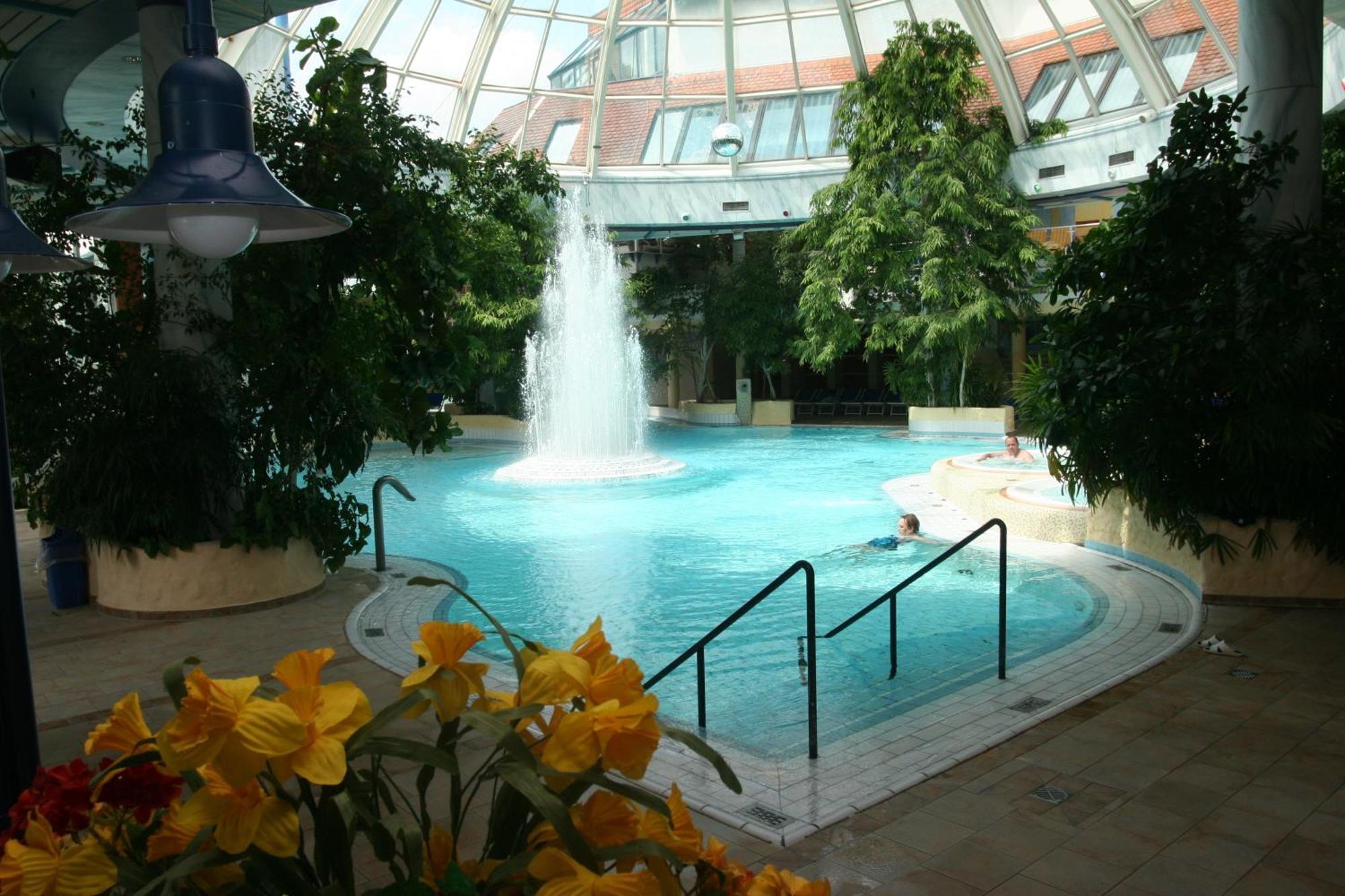 Vital Hotel Westfalen Therme Wellness Resort & Spa Bad Lippspringe Bagian luar foto